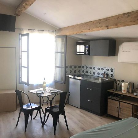Arles: Studio De La Place ภายนอก รูปภาพ